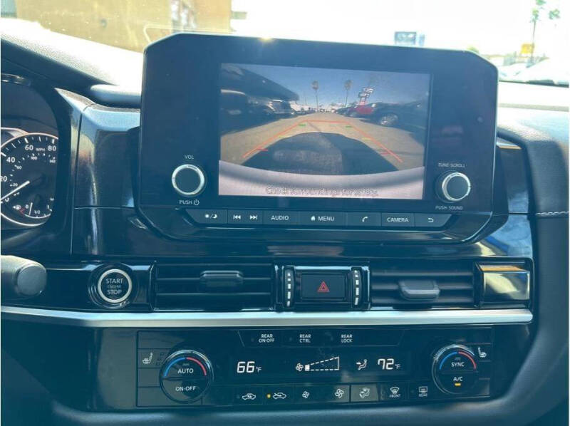 2022 Nissan Pathfinder SV