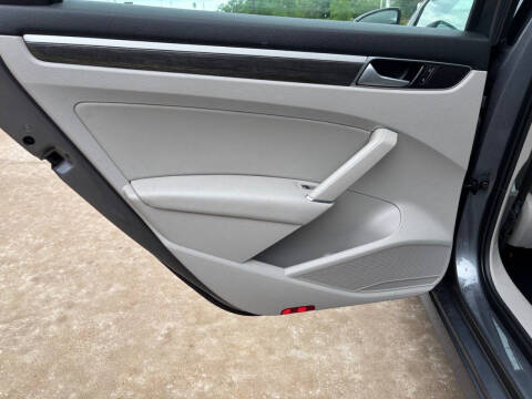 2016 Volkswagen Passat 1.8T SE