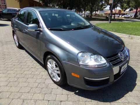 2010 Volkswagen Jetta for sale at Family Truck and Auto in Oakdale CA