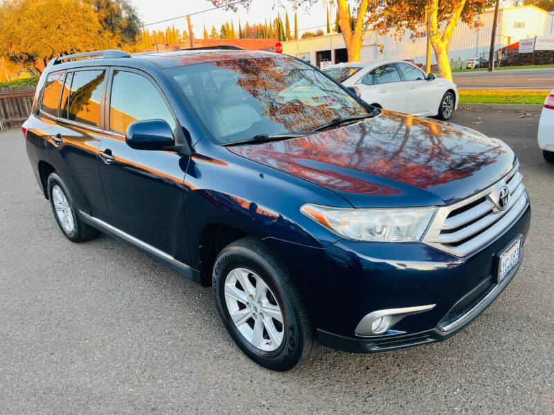 2012 Toyota Highlander SE photo 2