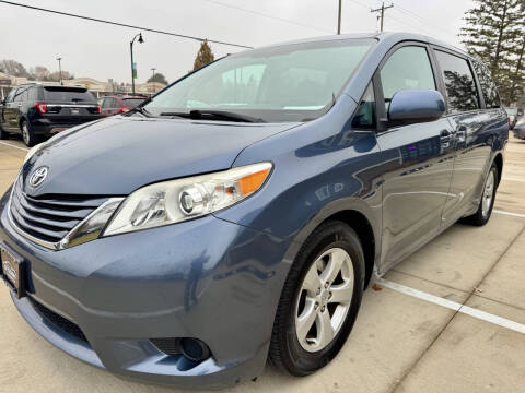 2016 Toyota Sienna LE 8-Passenger