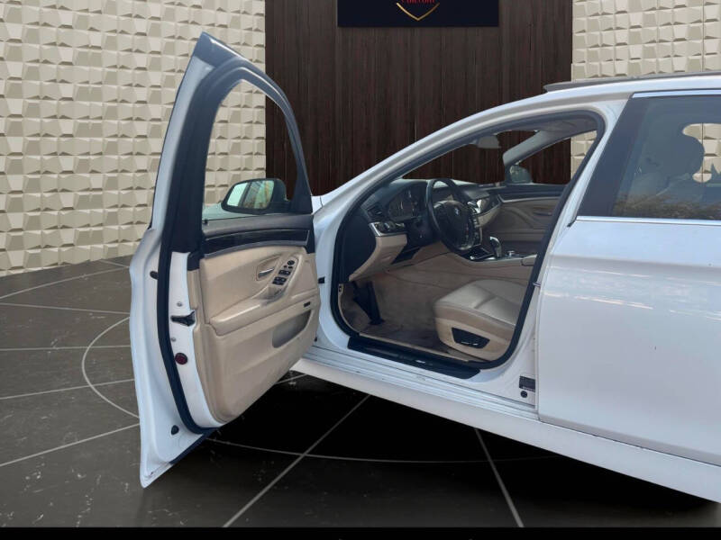 2011 BMW 5 Series 528i