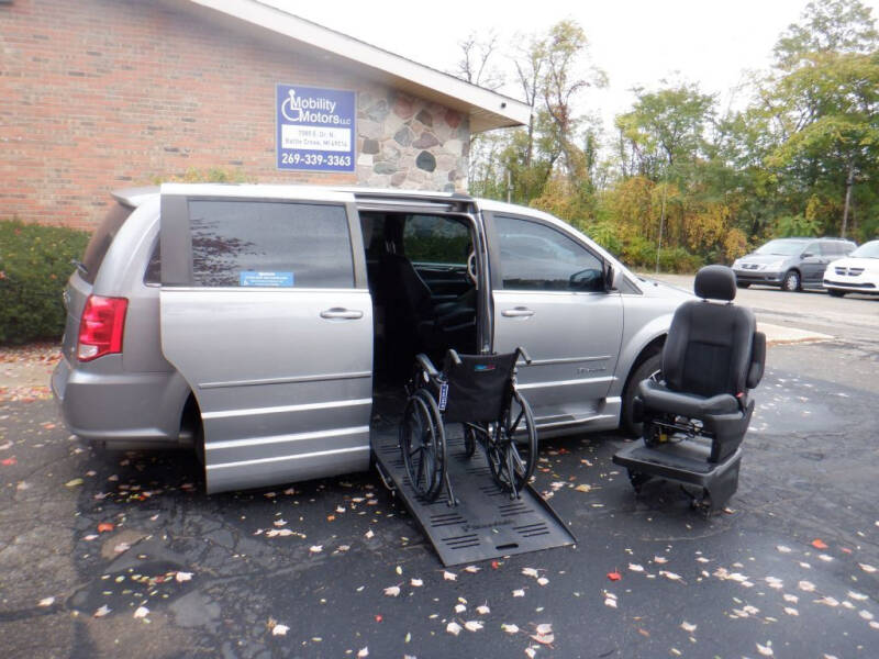 2017 Dodge Grand Caravan for sale at Mobility Motors LLC - A Wheelchair Van in Battle Creek MI