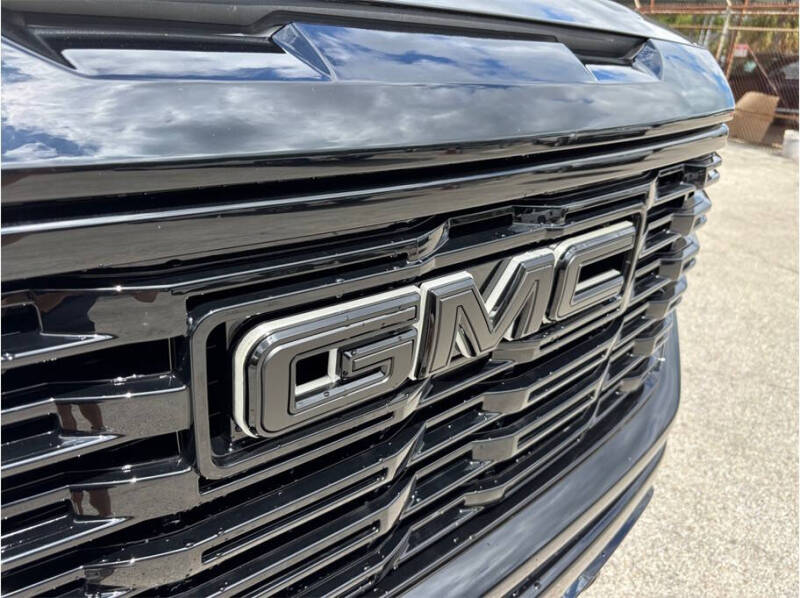 2025 GMC Sierra 1500 Elevation Standard