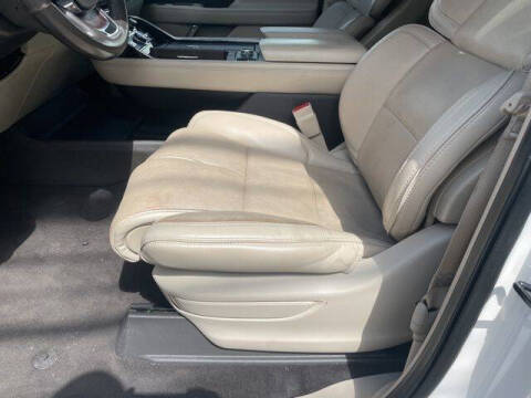 2019 Lincoln Navigator Select