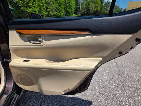 2013 Lexus ES 300h