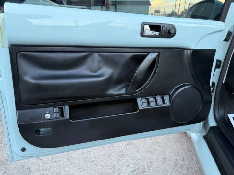 2010 Volkswagen New Beetle Convertible