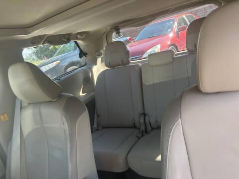 2013 Toyota Sienna for sale at Best Deal Motors in Saint Charles MO