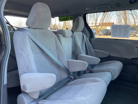 2015 Toyota Sienna LE 8-Passenger
