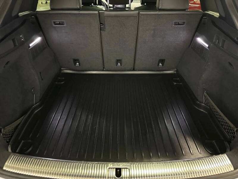 2020 Audi SQ5 3.0T quattro Premium Plus