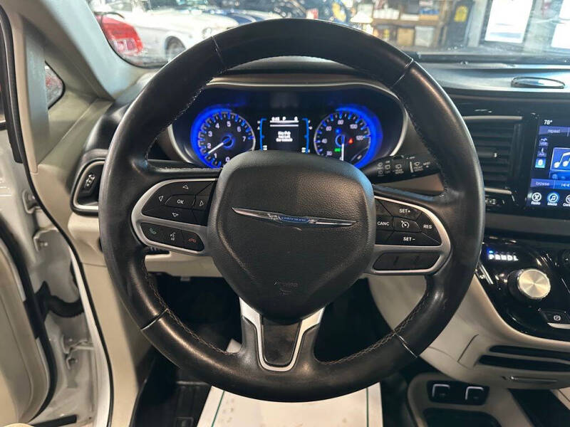 2017 Chrysler Pacifica Touring-L