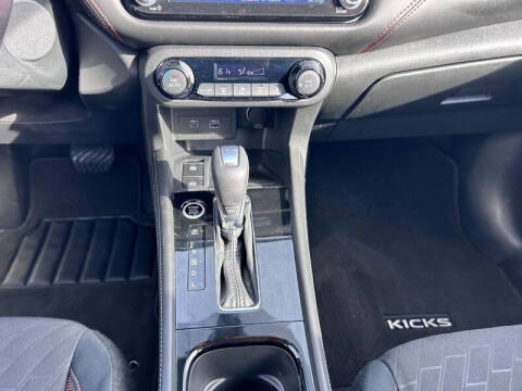 2024 Nissan Kicks SR