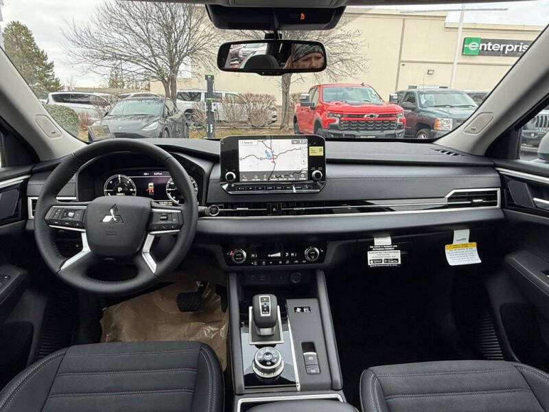2025 Mitsubishi Outlander PHEV SE