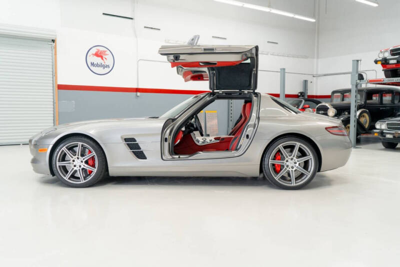 2012 Mercedes-Benz SLS AMG null photo 12