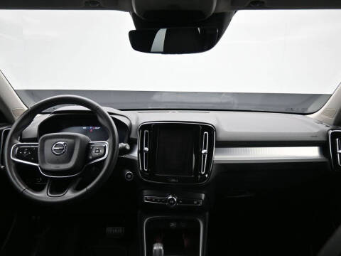2021 Volvo XC40 T5 Momentum