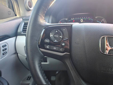 2020 Honda Pilot Touring w/Rear Captain's Chairs