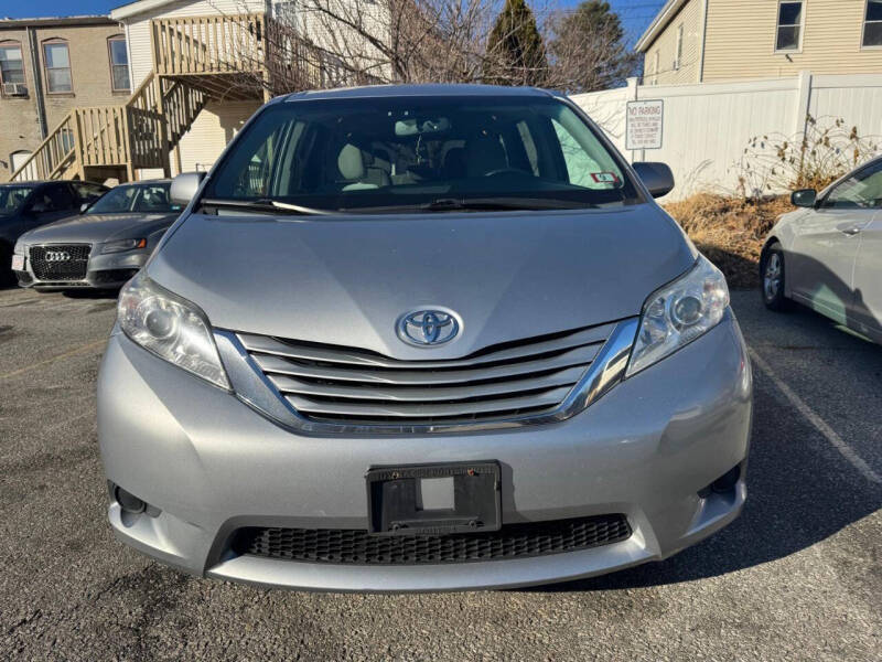 2015 Toyota Sienna LE 8-Passenger