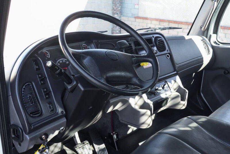2019 Freightliner M2 106