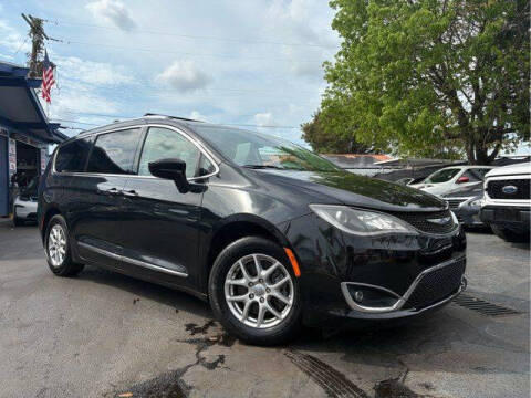 2020 Chrysler Pacifica for sale at OCEAN AUTO SALES in Miami FL
