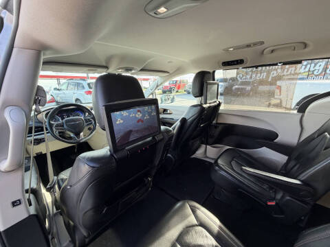 2017 Chrysler Pacifica Touring-L Plus