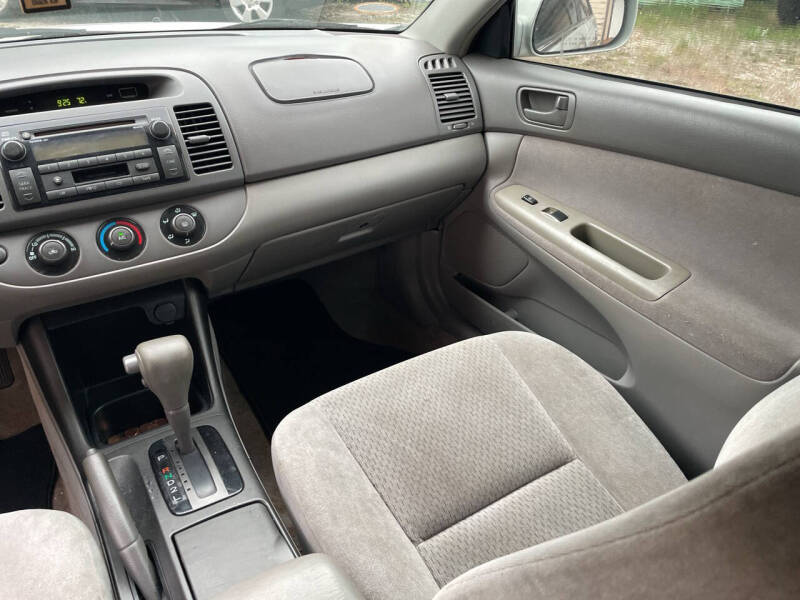 2004 Toyota Camry LE