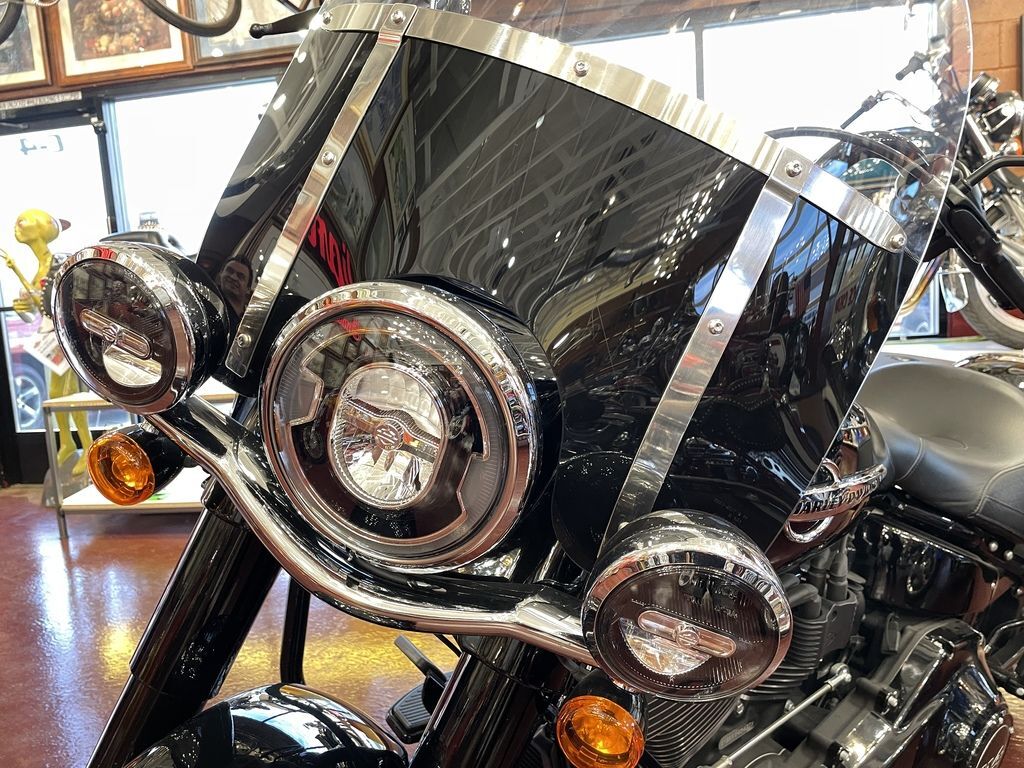 2019 Harley-Davidson® FLHCS - Heritage Classic 114 10