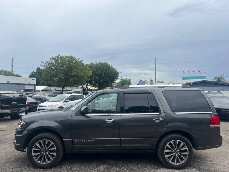 2017 Lincoln Navigator Select