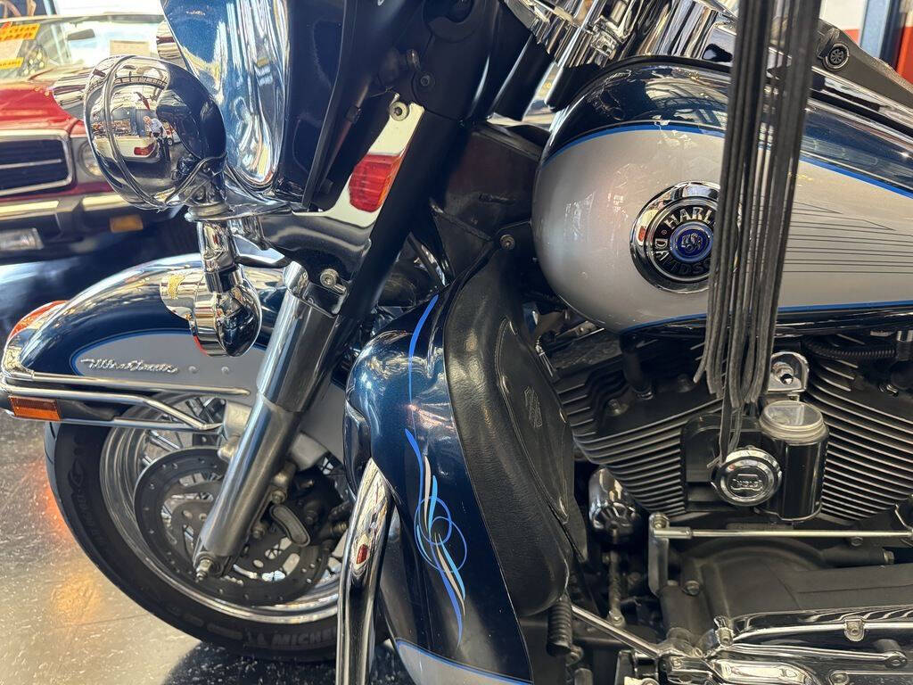 2002 Harley-Davidson® FLHTC - Electra Glide® Cl 16
