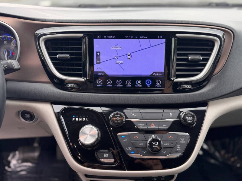 2017 Chrysler Pacifica Touring-L