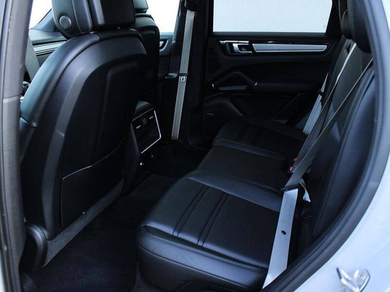 2022 Porsche Cayenne Platinum Edition