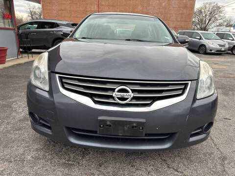 2012 Nissan Altima for sale at Best Deal Motors in Saint Charles MO