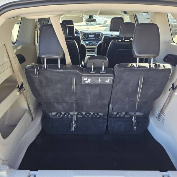 2017 Chrysler Pacifica Touring-L Plus