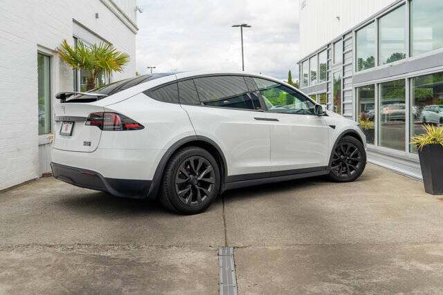 2022 Tesla Model X 18