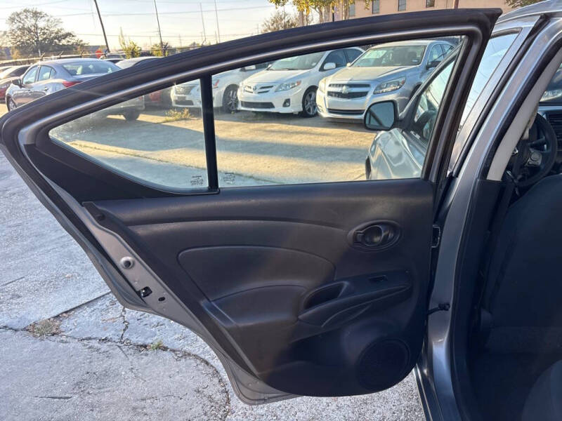 2012 Nissan Versa 1.6 SV