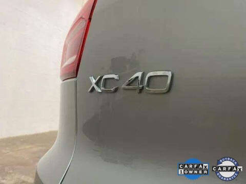 2025 Volvo XC40 B5 Plus Bright Theme