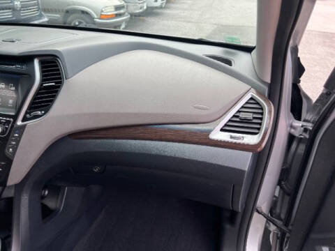 2017 Hyundai Santa Fe SE