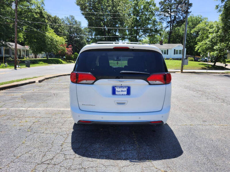 2017 Chrysler Pacifica Touring-L