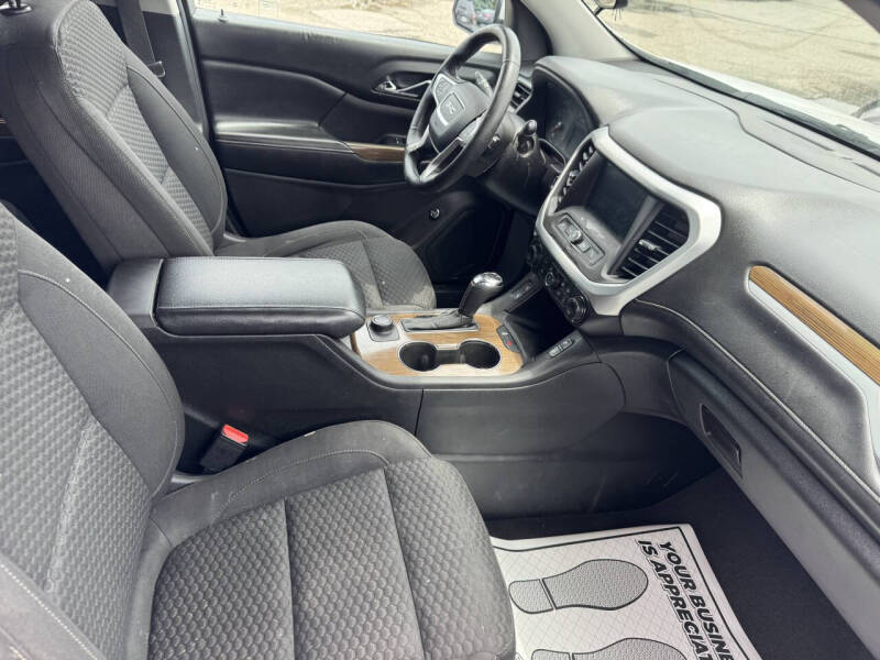 2017 GMC Acadia SLE-2
