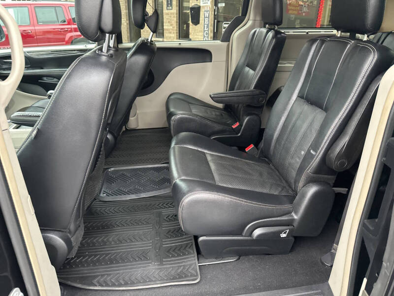 2014 Chrysler Town and Country Touring-L