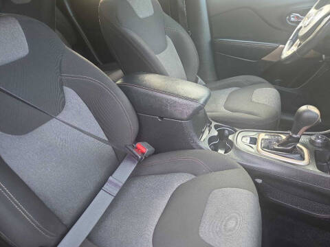 2017 Jeep Cherokee Sport