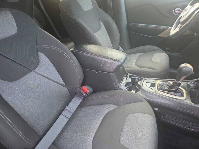 2017 Jeep Cherokee Sport