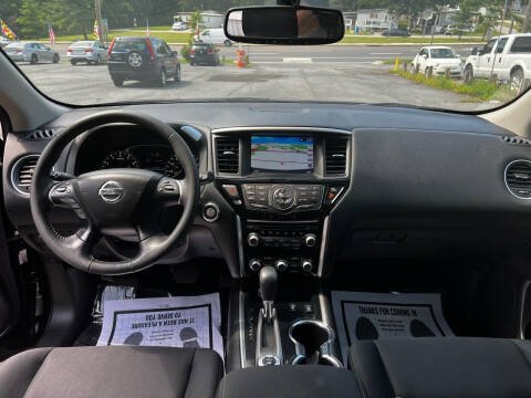 2017 Nissan Pathfinder SV