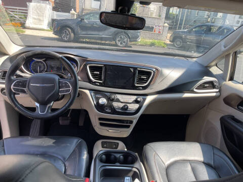 2017 Chrysler Pacifica Touring-L