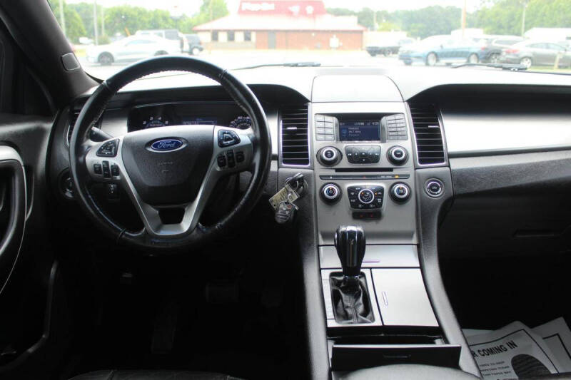 2017 Ford Taurus SEL