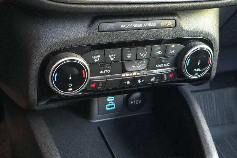 2022 Ford Escape Plug-In Hybrid Titanium