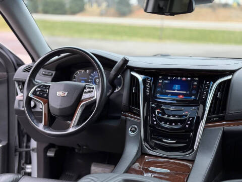 2018 Cadillac Escalade Luxury