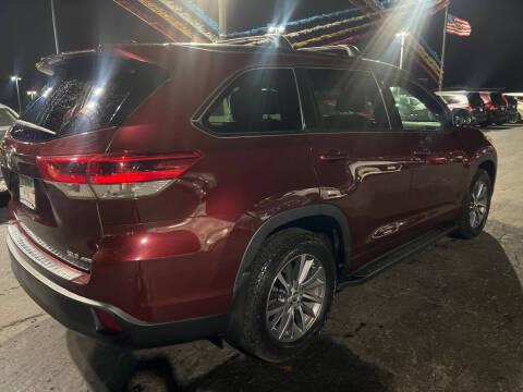 2017 Toyota Highlander SE