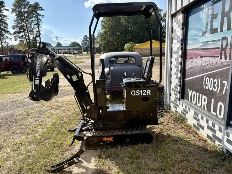 2024 AGT MINI EXCAVATOR QS12R