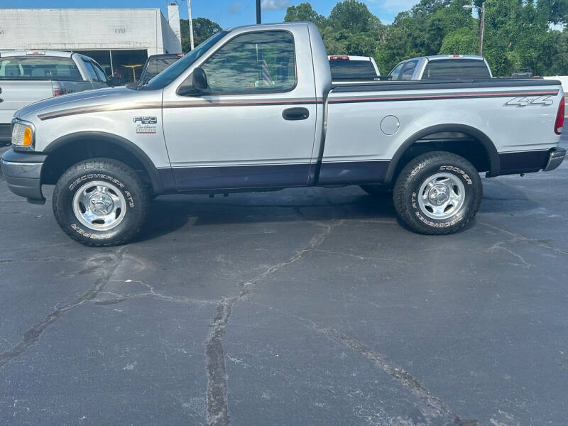 2000 Ford F-150 for sale at G AND J MOTORS in Elkin NC