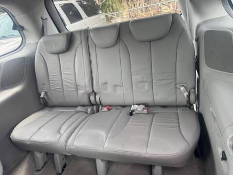 2007 Hyundai Entourage GLS